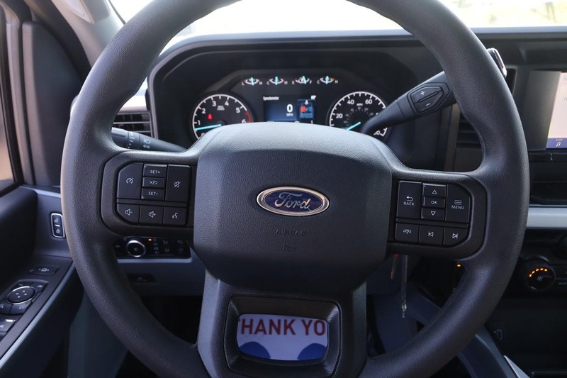 Ford Super Duty F-250 SRW Vehicle Image 10