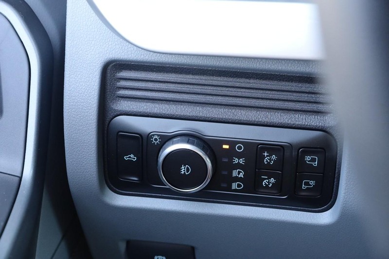 Ford Super Duty F-250 SRW Vehicle Image 18