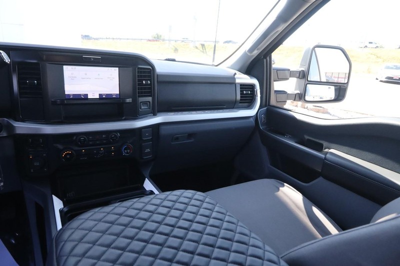 Ford Super Duty F-250 SRW Vehicle Image 23