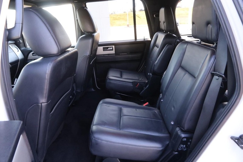 Ford Expedition Vehicle Image 11