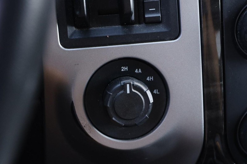Ford Expedition Vehicle Image 21