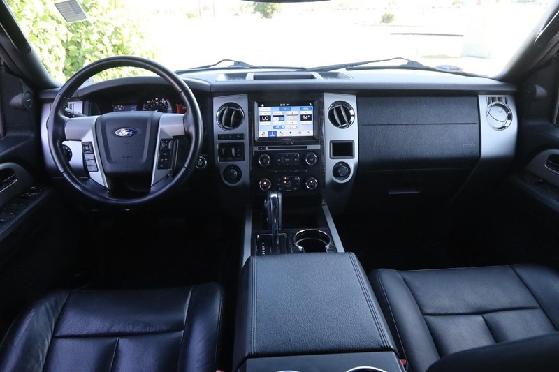 Ford Expedition Vehicle Image 22