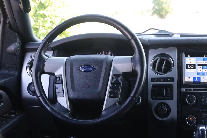 Ford Expedition Vehicle Image 24