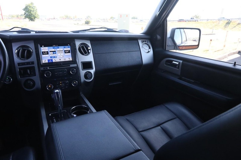 Ford Expedition Vehicle Image 26