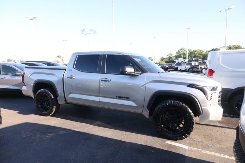 Toyota Tundra 4WD Vehicle Image 03
