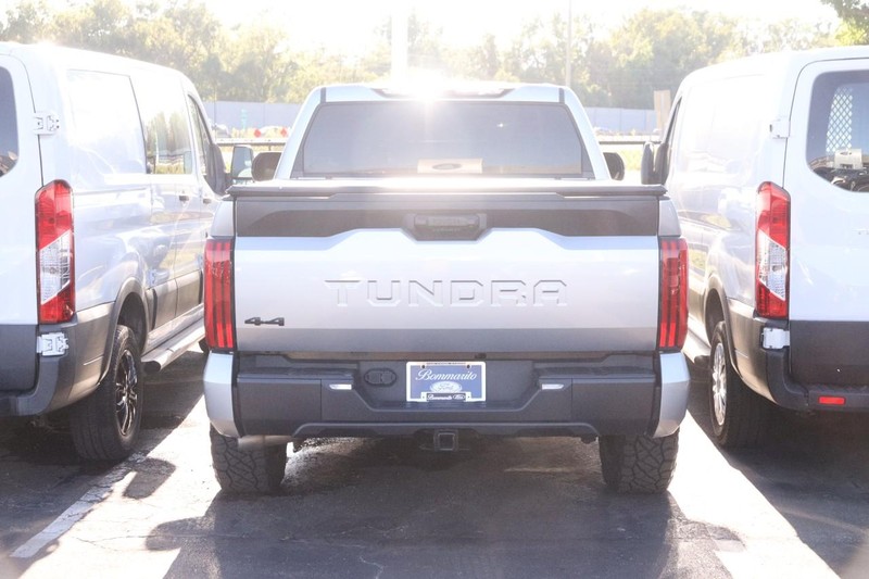 Toyota Tundra 4WD Vehicle Image 04