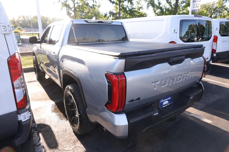 Toyota Tundra 4WD Vehicle Image 05