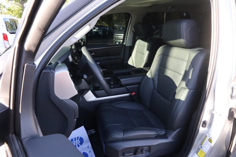 Toyota Tundra 4WD Vehicle Image 06