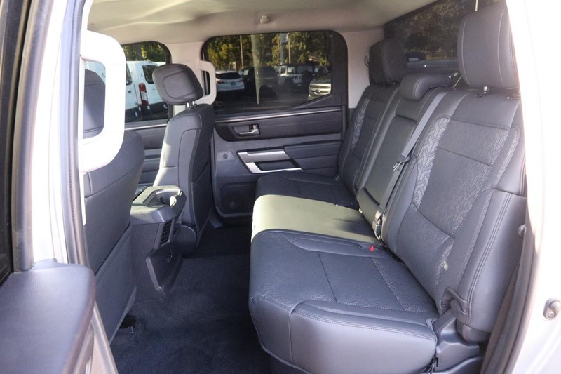 Toyota Tundra 4WD Vehicle Image 07
