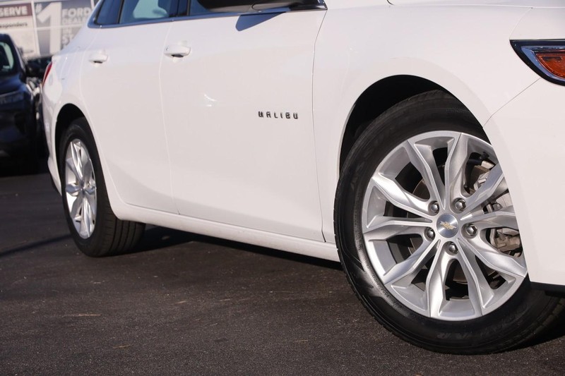 Chevrolet Malibu Vehicle Image 03