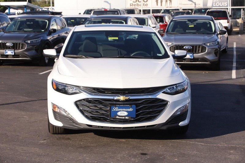 Chevrolet Malibu Vehicle Image 04