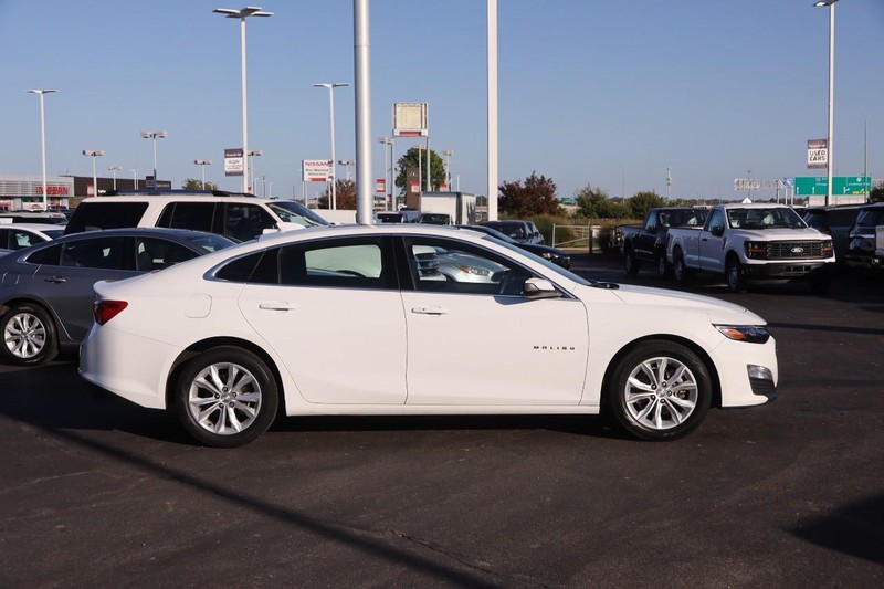 Chevrolet Malibu Vehicle Image 05