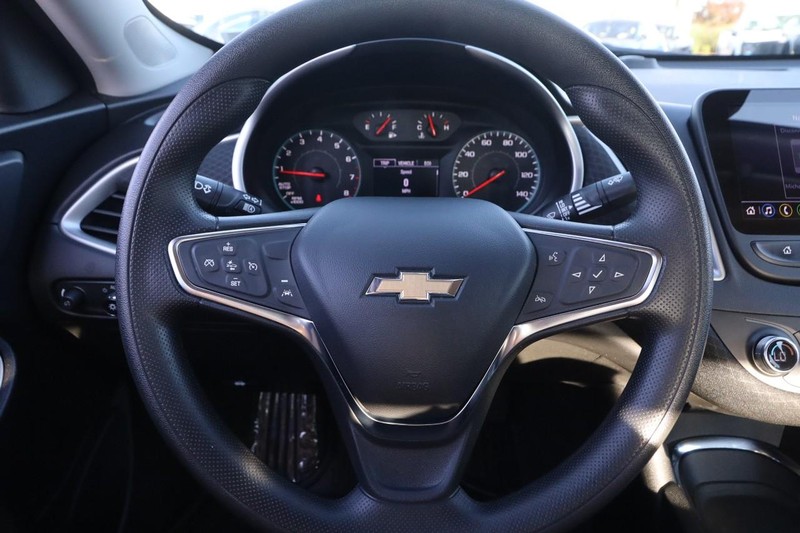 Chevrolet Malibu Vehicle Image 11