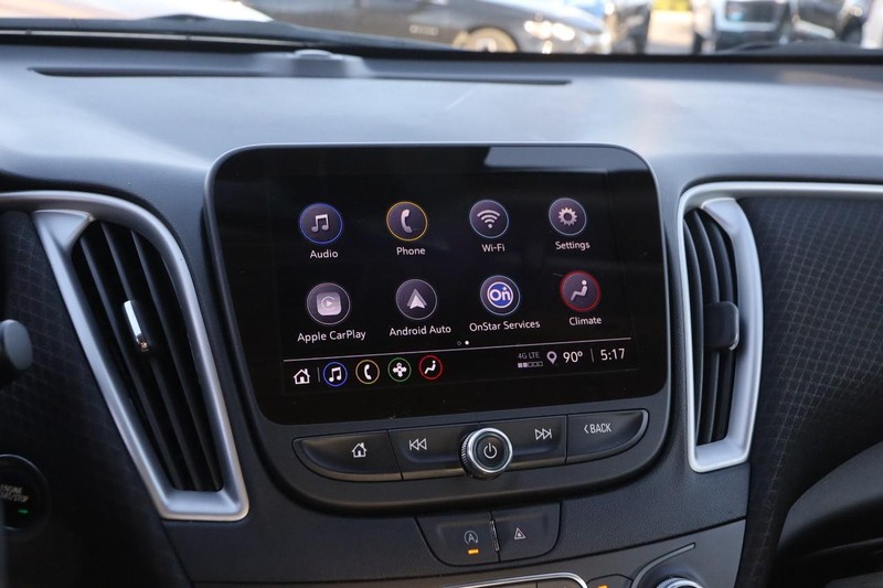 Chevrolet Malibu Vehicle Image 16