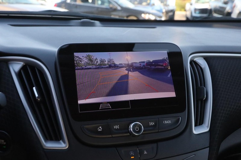 Chevrolet Malibu Vehicle Image 17