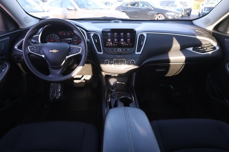 Chevrolet Malibu Vehicle Image 19