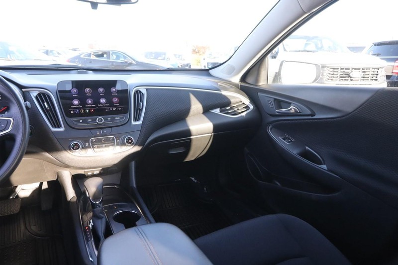 Chevrolet Malibu Vehicle Image 23