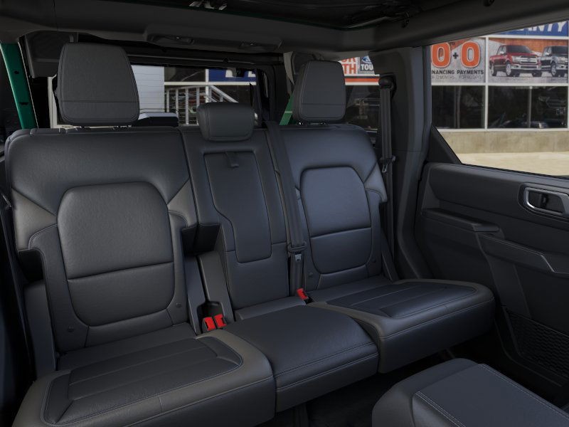 Ford Bronco Vehicle Full-screen Gallery Image 11