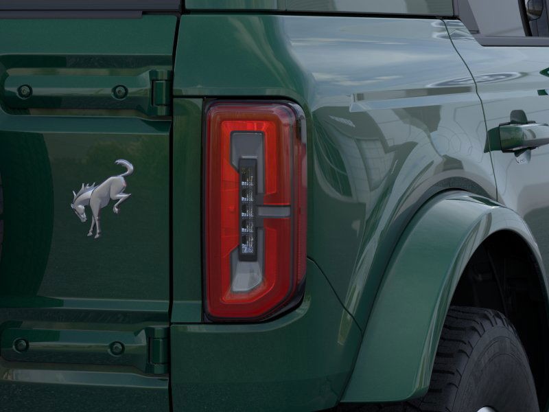 Ford Bronco Vehicle Full-screen Gallery Image 23