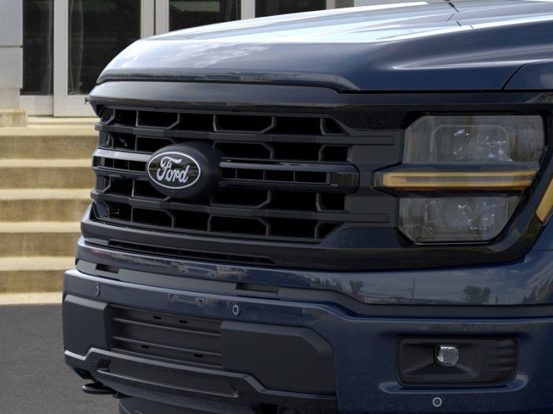 Ford F-150 Vehicle Full-screen Gallery Image 17