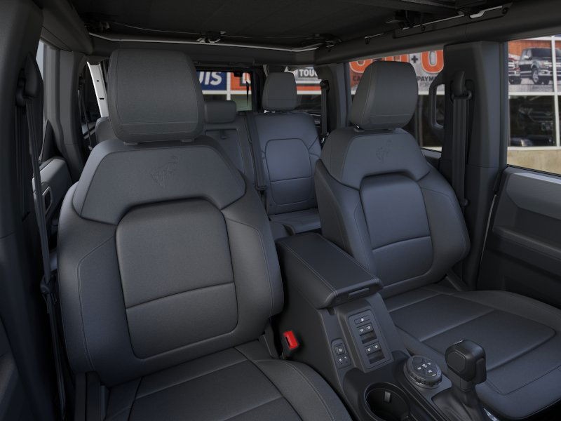 Ford Bronco Vehicle Full-screen Gallery Image 10