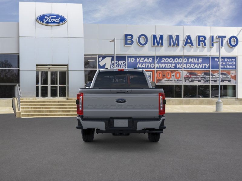 Ford Super Duty F-250 SRW Vehicle Full-screen Gallery Image 5