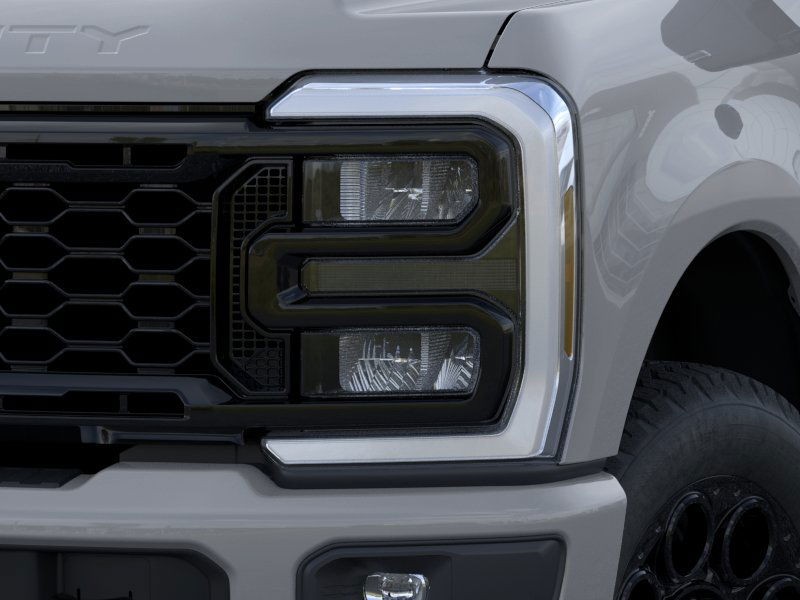 Ford Super Duty F-250 SRW Vehicle Full-screen Gallery Image 18