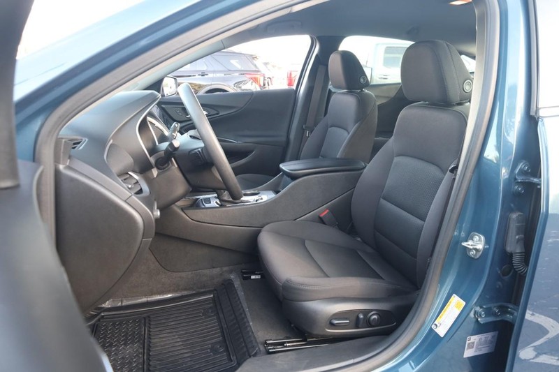 Chevrolet Malibu Vehicle Image 08
