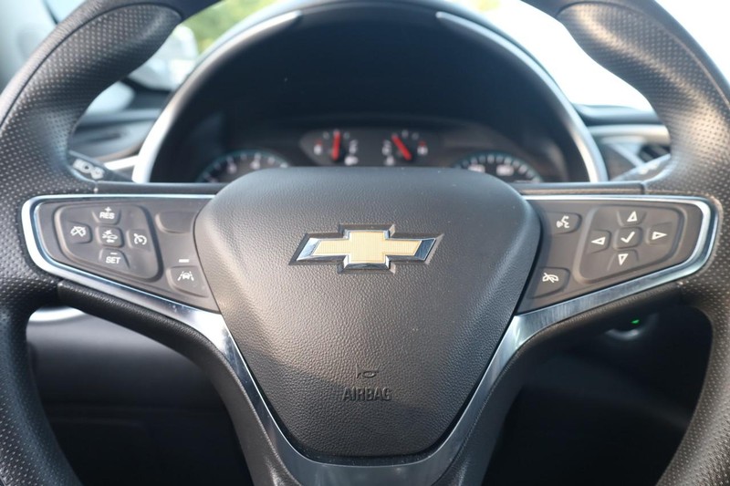 Chevrolet Malibu Vehicle Image 09