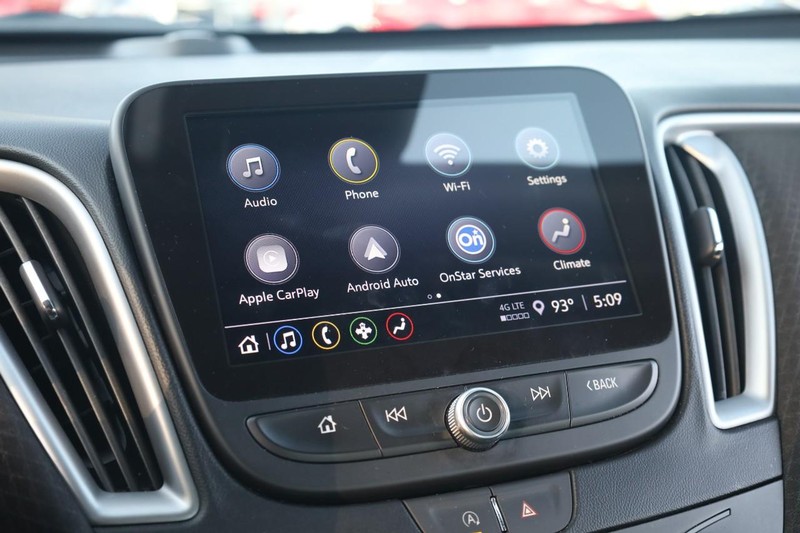 Chevrolet Malibu Vehicle Image 11