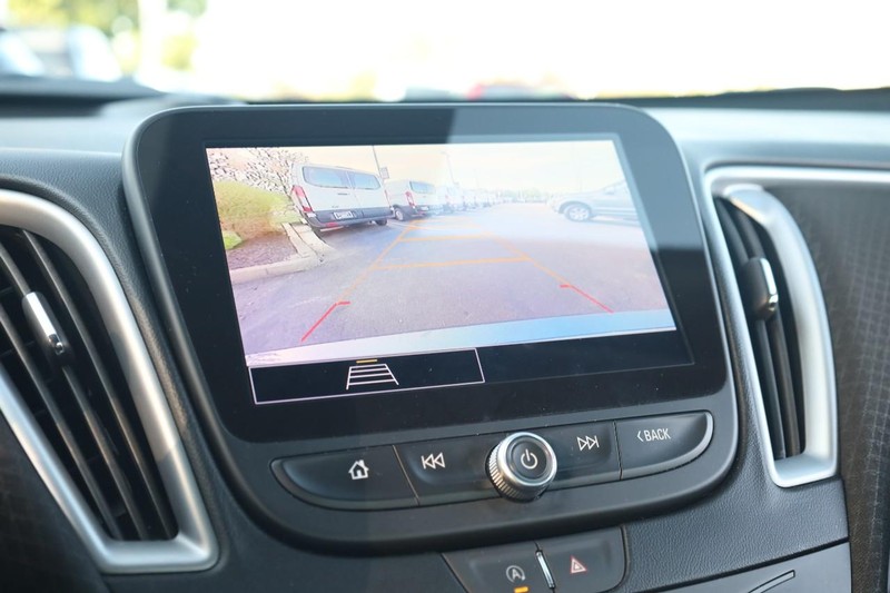 Chevrolet Malibu Vehicle Image 12