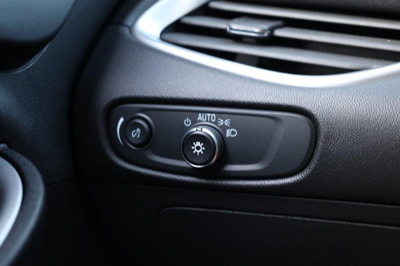 Chevrolet Malibu Vehicle Image 18