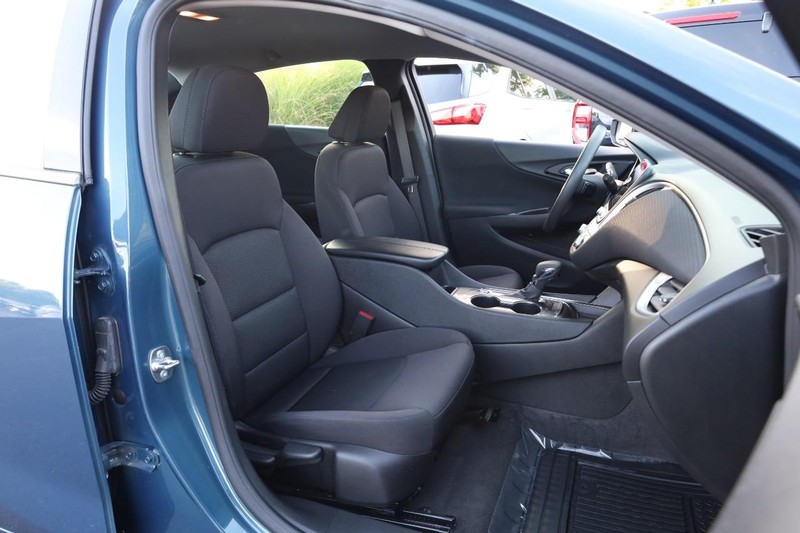 Chevrolet Malibu Vehicle Image 22
