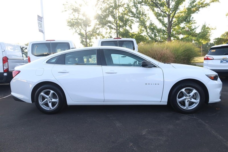 Chevrolet Malibu Vehicle Image 05