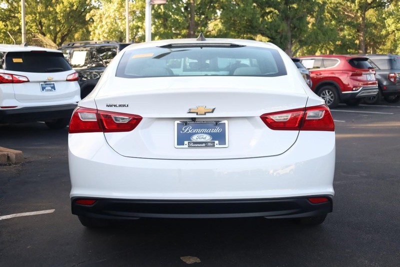 Chevrolet Malibu Vehicle Image 06