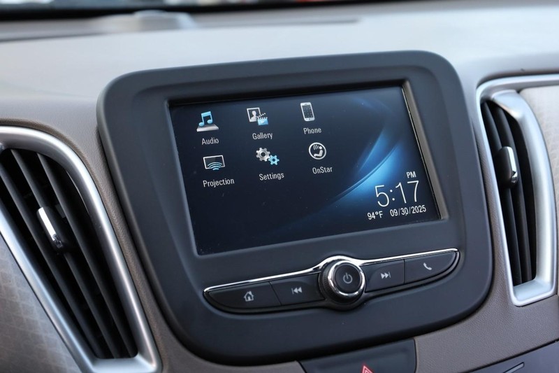 Chevrolet Malibu Vehicle Image 11