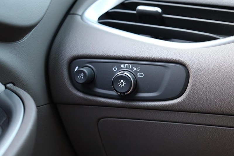 Chevrolet Malibu Vehicle Image 18