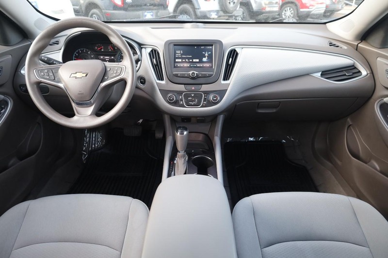 Chevrolet Malibu Vehicle Image 20