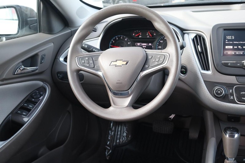 Chevrolet Malibu Vehicle Image 21