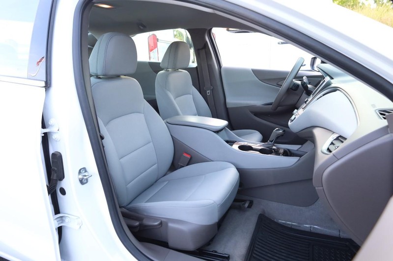 Chevrolet Malibu Vehicle Image 22