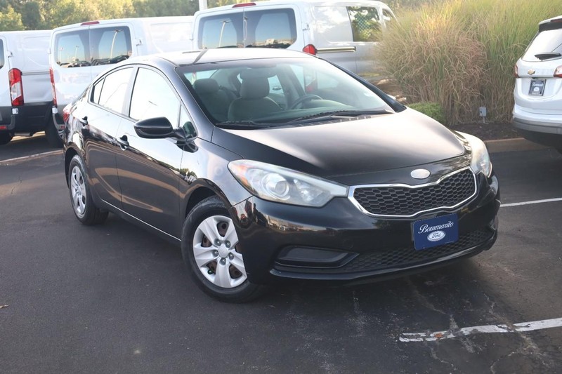 Kia Forte Vehicle Image 02