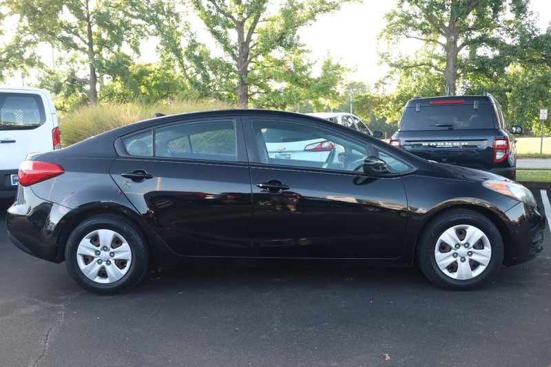Kia Forte Vehicle Image 05