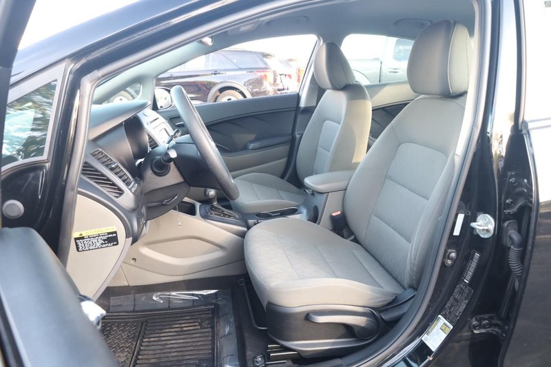 Kia Forte Vehicle Image 08