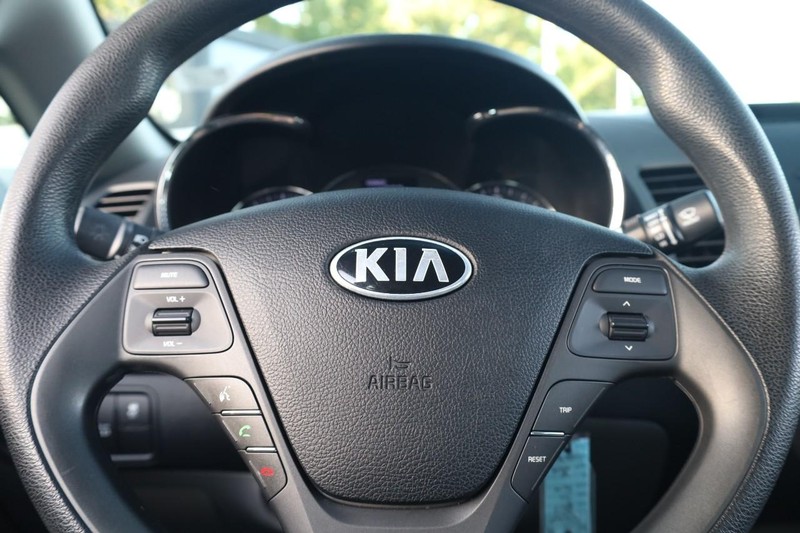 Kia Forte Vehicle Image 09