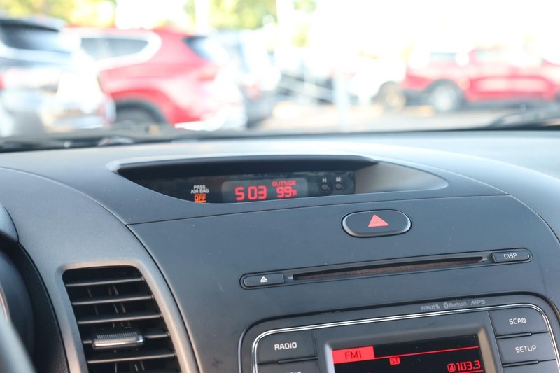 Kia Forte Vehicle Image 11