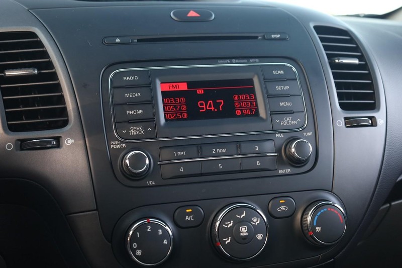 Kia Forte Vehicle Image 12