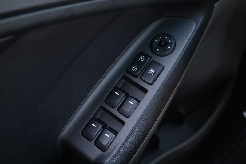 Kia Forte Vehicle Image 16