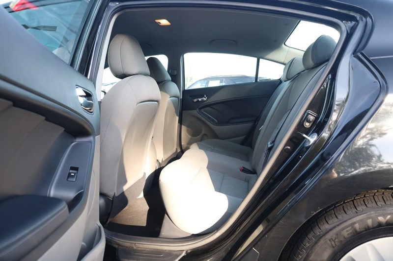 Kia Forte Vehicle Image 18
