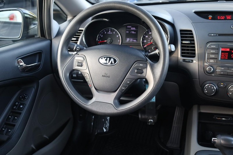 Kia Forte Vehicle Image 20
