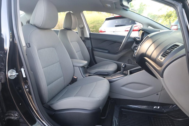 Kia Forte Vehicle Image 21